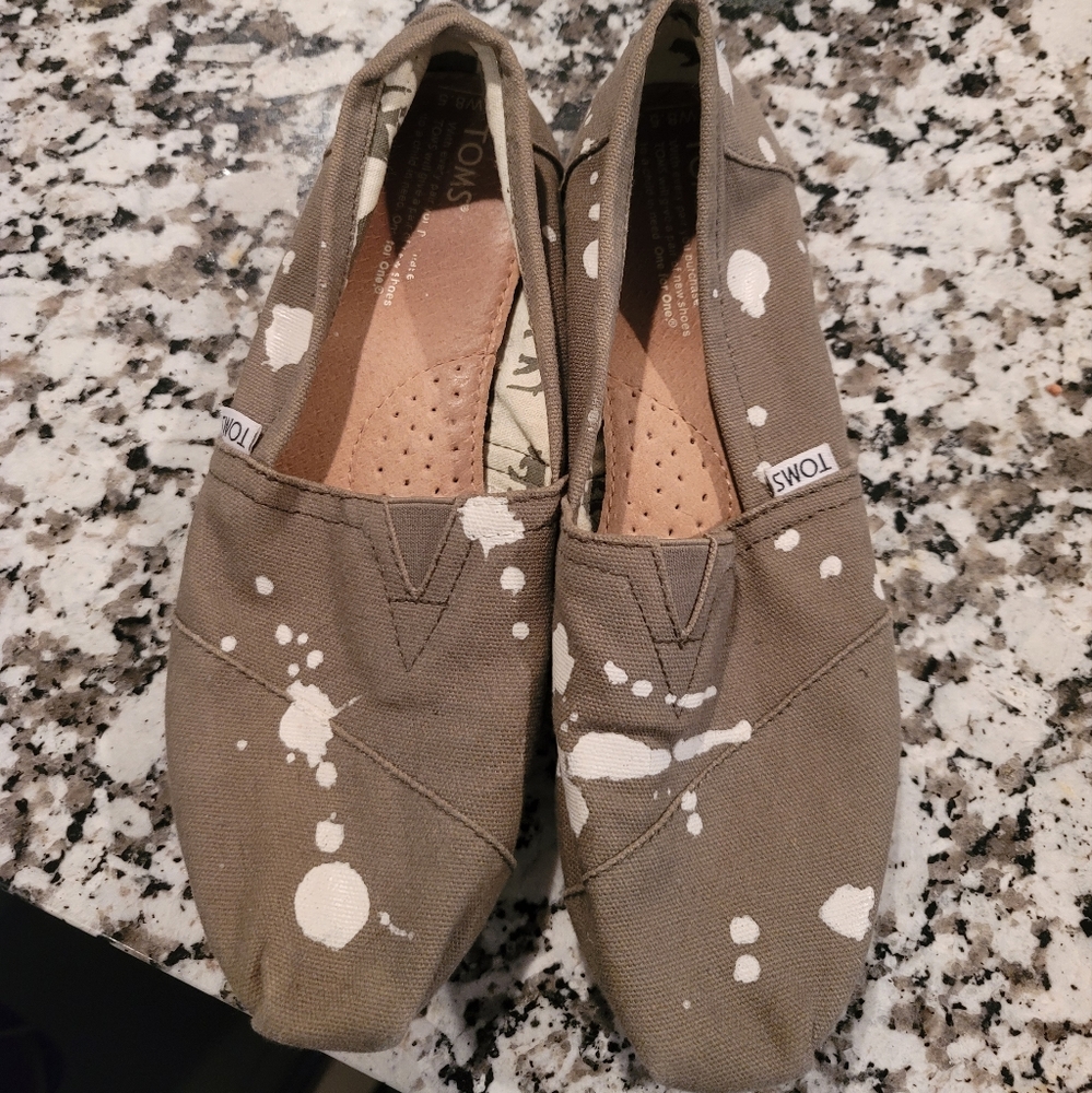 8.5 Army Green Toms